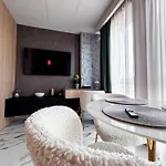 Airport Skyluxe Luxury - Private Parking Apartment