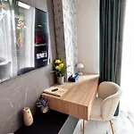 Airport Skyluxe Luxury - Private Parking Apartment