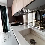 Airport Skyluxe Luxury - Private Parking *