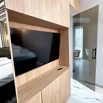 Airport Skyluxe Luxury - Private Parking Apartment *