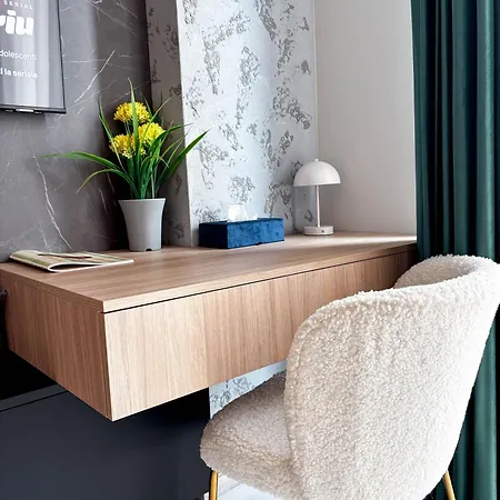 Lägenhet Airport Skyluxe Luxury - Private Parking *