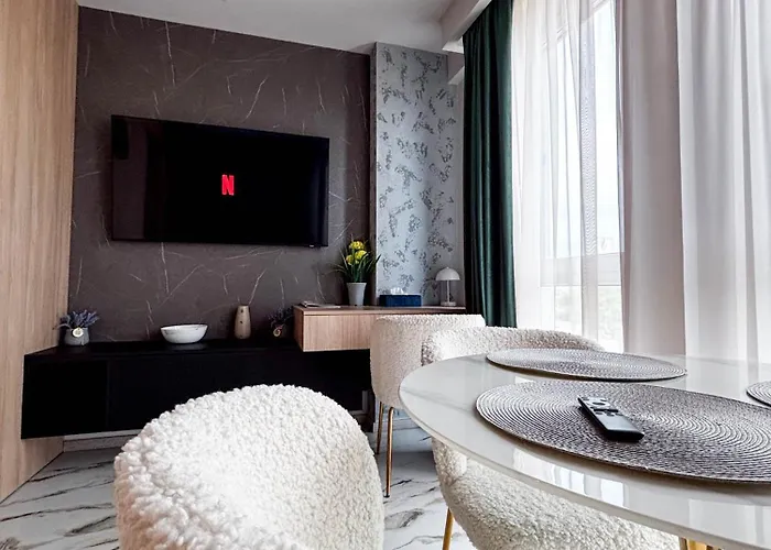 Airport Skyluxe Luxury - Private Parking Apartament