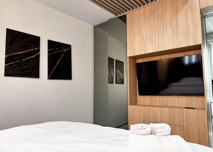 Airport Skyluxe Luxury - Private Parking *