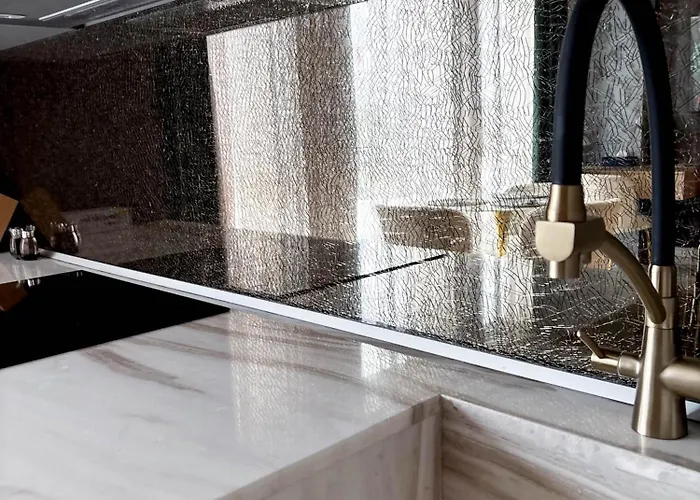 Airport Skyluxe Luxury - Private Parking